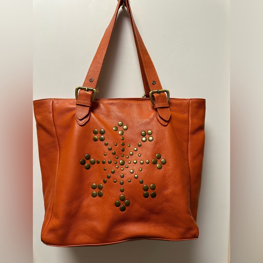 Two lips orange purse